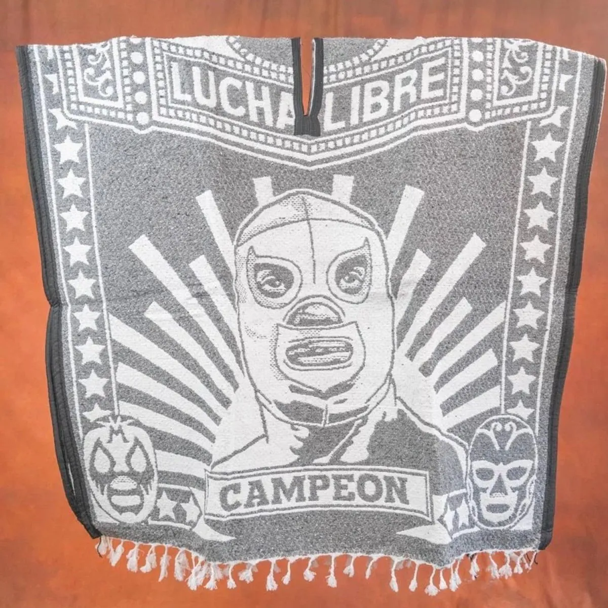 Poncho con Lucha Libre Bordado Doble Vista Artesanal imp-73131